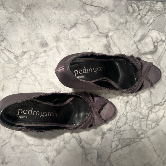 Pedro Gracia Satin Dannie Pumps in Charcoal Gray | Size 8.5/38.5 - Picture 7 of 10